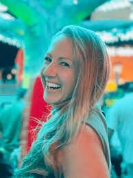 Candace Graves's Instagram, Twitter & Facebook