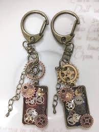 スチームパンクの ペアキーホルダー アクセサリー スチームパンク アクセサリー レジンアクセサリー