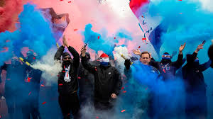 Последние твиты от rangers football club (@rangersfc). Rangers Ultras Spark 55 Ibrox Title Party As Smoke Bombs And Pyro Fill The Sky Daily Record