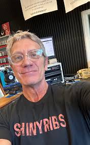 Can you still listen to 97.5 KNXR?