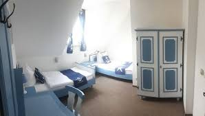 Es ist wunderbar, je nach verlangen aussuchen zu können, begründet die cousine die entscheidung des königspaares. Zweibettzimmer Mit Getrennte Betten Bild Von Pension Restaurant Im Grunen Tal Neualbenreuth Tripadvisor
