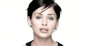 Mother, father, siblings, husband, kids. Who S Natalie Imbruglia Bio Now Son Net Worth Today Husband Single