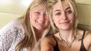 Paris' relationship with her mom is unique. Paris Jackson All Smiles With Mom Debbie Rowe Following Chemotherapy Treatments Youtube