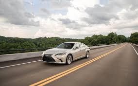 Transmission duty in this sedan is. Comparison Toyota Camry Hybrid Xle 2019 Vs Lexus Es 300h 2019 Suv Drive