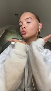 Tasha Sewell's Instagram, Twitter & Facebook