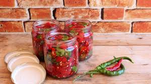 Partiamo dal presupposto base, il peperoncino deve essere stato colto da poco , io consiglio entro la. Peperoncini Piccanti Sott Olio La Conserva Casalinga