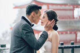 10 Foolproof Couple Photo Poses For Guys That Will Impress Your Girl Onethreeonefour Blog I shared outdoor photography tips and ideas for boys modelling photo shoot using location properly.i just used godox ad600b off. foolproof couple photo poses for guys