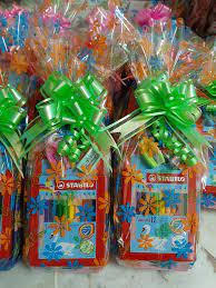 Misalnya, anda bisa menyertakan logo perusahaan atau desain yang cocok dengan pedoman. Hamper Alat Tulis Hamper Bouquet Murah Selayang Facebook