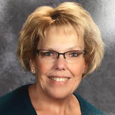 How to properly cut fabric width with fold placement