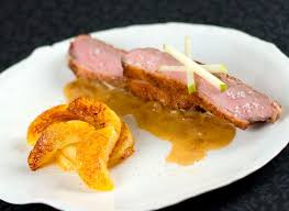 Magret De Canard Aux Pommes Fruits Sauce Echalote Et Safran Et Si C Etait Bon Magret De Canard Recettes De Cuisine Pomme Fruit