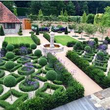 The Smart Stylish Parterre Creation Of Talented Chelsea Award Winning Garden Designer Jo Alderson Phillips Joaldersondesigns100