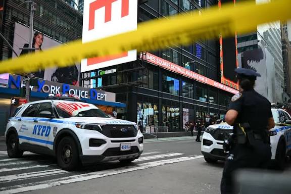 Deadly Times Square Attack Claims Bank of America VP, Injures Tourist -  Bloomberg