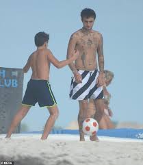 Anwarhadid #dualipa #anwarhadidlifestyle dua lipa boyfriend anwar hadid's lifestyle ☆ 2020 dua lipa lifestyle 2020 ☆ boyfriend & biography help for us 50000 subscribe don't miss next. Dua Lipa S Boyfriend Anwar Hadid Shows Off His Tattooed Torso As He Hits The Beach In Mexico Tattoo News