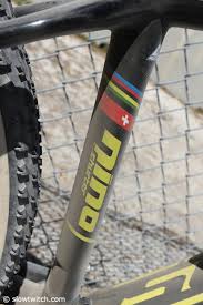 Duelos épicos por el escalón más alto del pódium, la historia de corredores apasionantes como nino schurter, pauline ferrand prévot o mathieu van der poel, aficionados que animan frenéticamente y recorridos muy exigentes. The Scott Scale Of Nino Schurter Slowtwitch Com