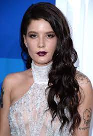 Halsey rocked a head full of cornrows gathered into a ponytail during 102.7 kiis fm's jingle ball 2017. Halsey At The Vmas The Long Locks That Shocked Everyone