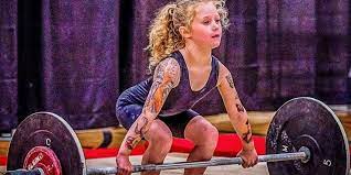 Αρση βαρων ρίχνουν λάσπη για να πάρουν θέσεις: Ayth H 7xronh Einai To Pio Dynato Koritsi Ston Kosmo Shkwnei Sthn Arsh Barwn Mexri 80 Kila Eikones Zwh Iefimerida Gr