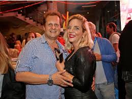 Ihre eltern heirateten ein jahr nach ihrer geburt. Witwe Von Malle Jens Verlor Auch Schon Ihren Ersten Ehemann