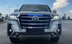 Кузов нового land cruiser 300 традиционно рамный, при этом жесткость конструкции возросла. Novyj Tojota Lend Kruzer 2021 Foto Video Cena Tehnicheskie Harakteristiki Toyota Land Cruiser Restajling Avtomobili V Rossii