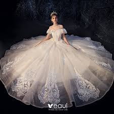 Traurig schoenes brautkleid von pronovias in der groesse 40 in creme/champagnerfarbe ist da. Pin Auf Brollopsklanningar