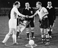 Uefa champions league background, form guide, previous meetings. Refbooks On Twitter 1958 Real Madrid Win Their 3rd Consecutive European Cup Beating Ac Milan 3 2 After Extra Time The Match Was Played In Brussels And The Referee Chosen To Direct This