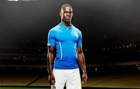 Italië werd viermaal wereldkampioen in. Nieuw Wk Voetbalshirt Italiaans Nationaal Elftal Met Regenboogveters Il Giornale De Leukste Krant En Website Over Italie