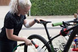 Fahrrad Reinigen Und Fahrrad Pflegen Tipps Und Tricks In 2020 Fahrrad Reinigen Fahrradkette Reinigen Fahrrad