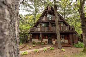 Their pet fee is $20 per pet, per night, but they have unbeatable room rates. 12 Best Cabin Rentals Near Wisconsin Dells Wi