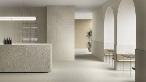 Hat man die begrenzungsfliese mit der fliesenlegerhexe erreicht, wird die richtschnur abgenommen und auf die nächste fläche der fliesenkleber aufgetragen. Terrazzo Kermos Fliesen Fur Wand Boden