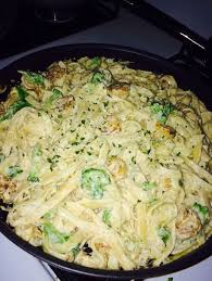 Saute the shrimp with garlic, remove from pan and set aside. This Is Shrimp Alfredo With Broccoli That I Made Something Yummy And Easy To Make Took About An Hour And Half To Complete It All Shrimp Dishes Food Recipes