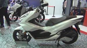 Honda Pcx 125 White 2019 Exterior And Interior Honda Honda 125 Scooter Motorcycle