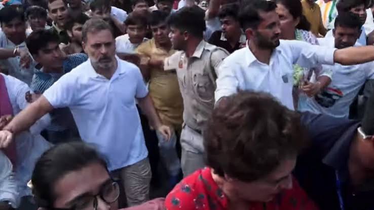 नेहा बोरा आगे, साथ में प्रियंका और पीछे कवर देते राहुल... विपक्ष के पैदल मार्च में जबरदस्त भीड़ - neha bora rahul gandhi priyanka gandhi paidal march supreme court mandi house ntc