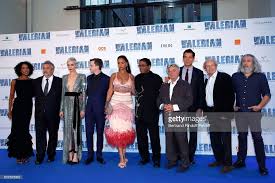 Alain chabat, pirate transformé au côté des bombes du film. Virginie Silla Besson Luc Besson Cara Delevingne Dane Dehaan Rihanna Herbie Hancock Pierre Christin Clive Owen Jean Claude Mezi Fotografia Evento Fotos