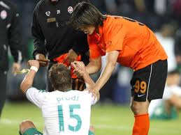 ¿la vida del jugador no vale nada?, expresó marcelo moreno martins en su cuenta instagram junto a la noticia de que dieron positivo 52 personas tras la llegada a brasil. Werder Holt Marcelo Moreno Bundesliga Kicker