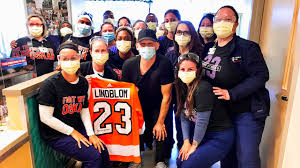 Ever since my girlfriend got me this shirt, he's put up 14 points in 11 games! Flyers Oskar Lindblom Completes Treatment For Rare Bone Cancer Sportsnet Ca