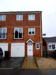 Un sistema di sedute ottenuto attraverso l'aggregazione di volumi. Tipton Town House Tipton Updated 2021 Prices