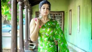 She is basically from bangalore and was born in tamil iyer family. Priyamani Will Steal Your Heart In Her Green Silk Saree Premium Zee5