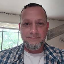 I'm single, anybody want a gf? 🥺