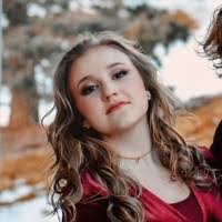 Andrea Huggins's Instagram, Twitter & Facebook