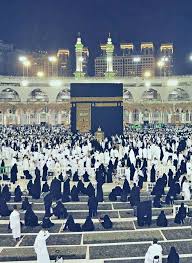 Evening View Of Kaaba Makkah Kaaba Makkah Hajj Umrah Visit Http Www Mzahidtravel Com Umrah Packages Uk Umrah Packag Travel Packages Masjid Worshippers