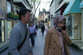 Pada kesempatan ini saya akan share tentang cara membaca novel cinta yang terbelah karya rustina zahra pdf full episode. Sinopsis Film Hanum Rangga Faith The City Perjuangan Cinta Di Nyc Halaman All Kompas Com