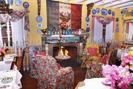 The Ivy Restaurant In Los Angeles And Ivy At The Shore In Santa Monica Offer Classic American Italian And Ivy Restaurant Restaurant Interior Design Interior