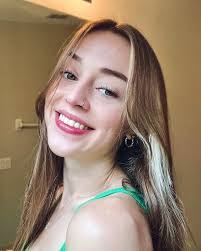 Trisha Amos's Instagram, Twitter & Facebook