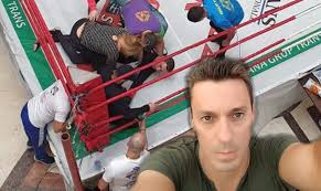 Cel mai iubit prezentator tv din romania, batut inca o data de motociclistul tedi constantinescu. Glumele Cu Mircea Badea Care È›i Dau Ko Cum È™i A Luat El In 5 Secunde