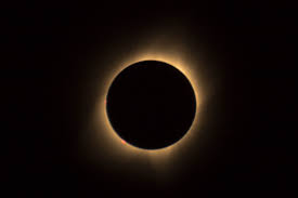 Een totale of ringvormige verduistering. Zonsverduistering Zo Kijk Je Naar Dit Bijzondere Fenomeen