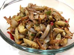 Penggunaan ikan kembung boleh digantikan dengan antara resepi ikan menarik yang anda boleh cuba: Sambal Cili Ikan Bilis Jering Jengkol Aku Sis Lin