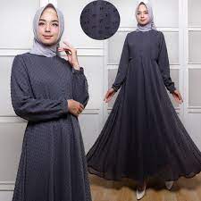 Desain yang bold dari sentuhan kain tulle membuat model gamis ini memiliki volume lebih pada bagian rok. Baju Gamis Polos Terbaru Rubiah Maxi Trend Busana Muslim Butik Jingga