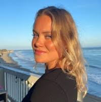 Colette Warren's Instagram, Twitter & Facebook