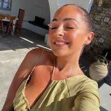 Hannah Jefferies's Instagram, Twitter & Facebook