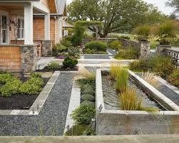 Gartenteich Anlegen Ideen Modern Beton Pflanzen Quellsteine Kiesel Gartenweg Gartengestaltung Vorgartengestaltung Pflegeleichte Gartengestaltung