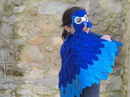 Blue Arara Parrot Costume For Children This Blue Bird Wing And Mask Set Was Inspired By The Animation Film Rio That Is An Ev Arara Animais Em Extincao Animais